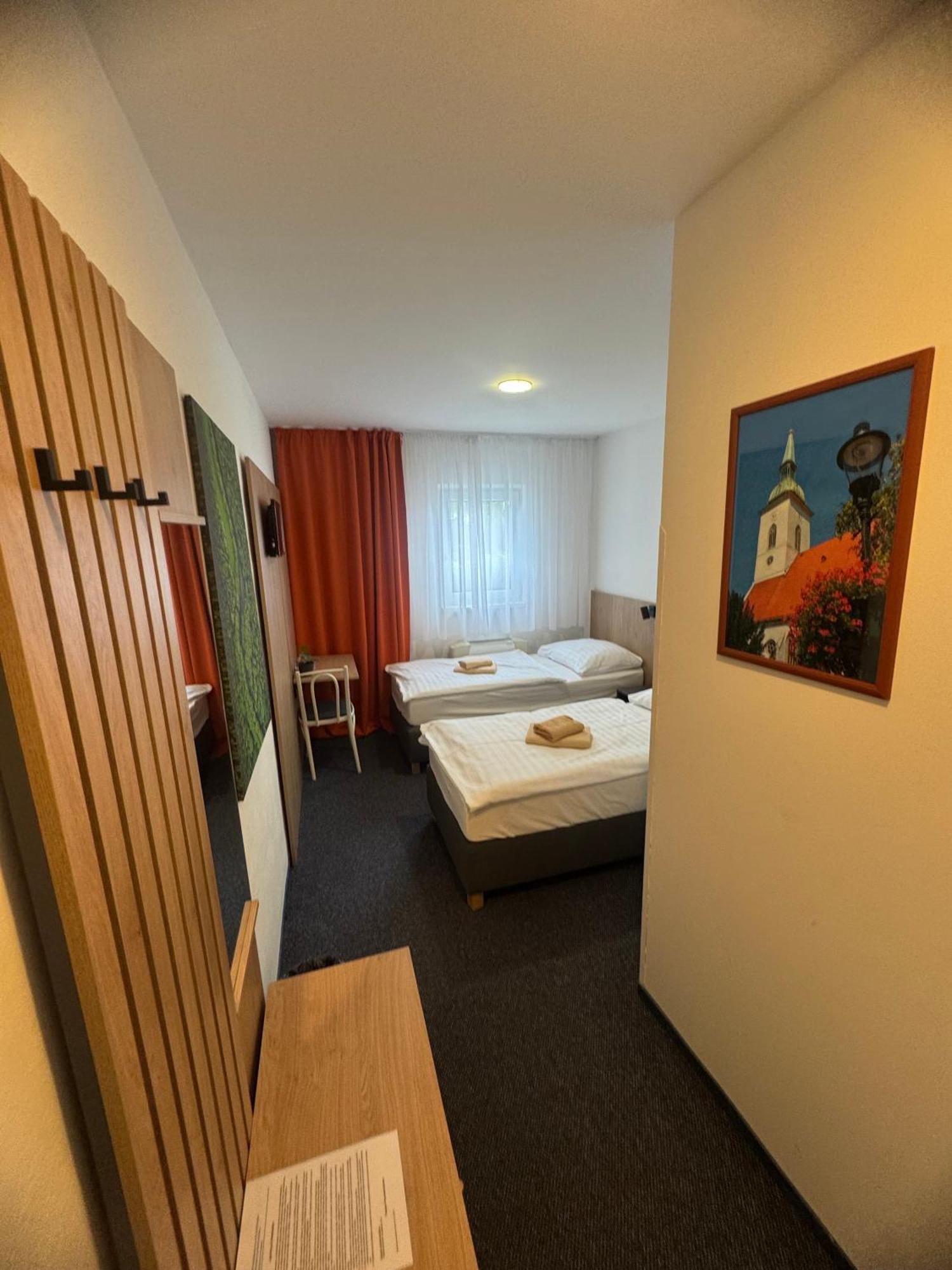 Hotel Remy Братислава Екстериор снимка