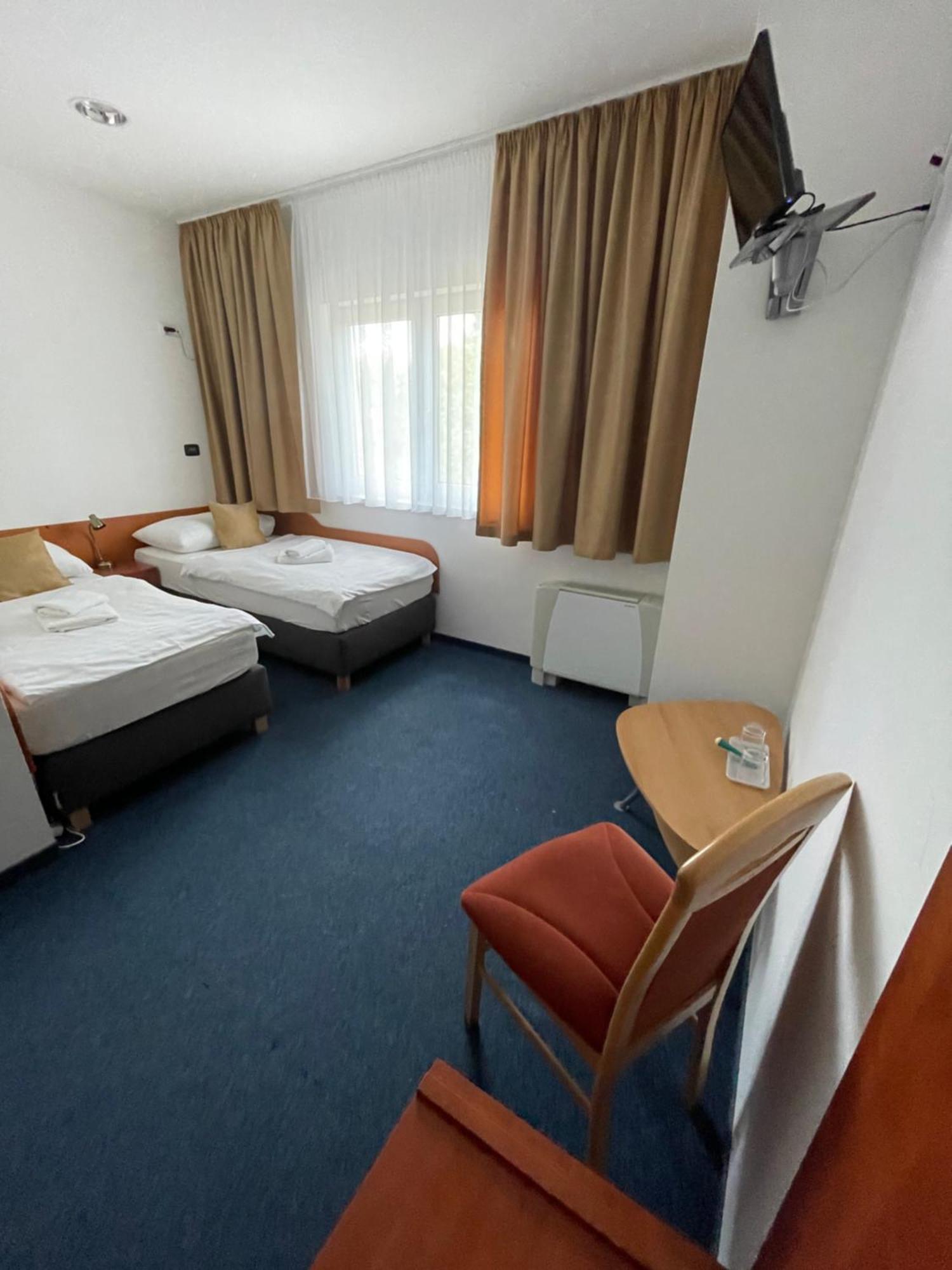 Hotel Remy Братислава Екстериор снимка