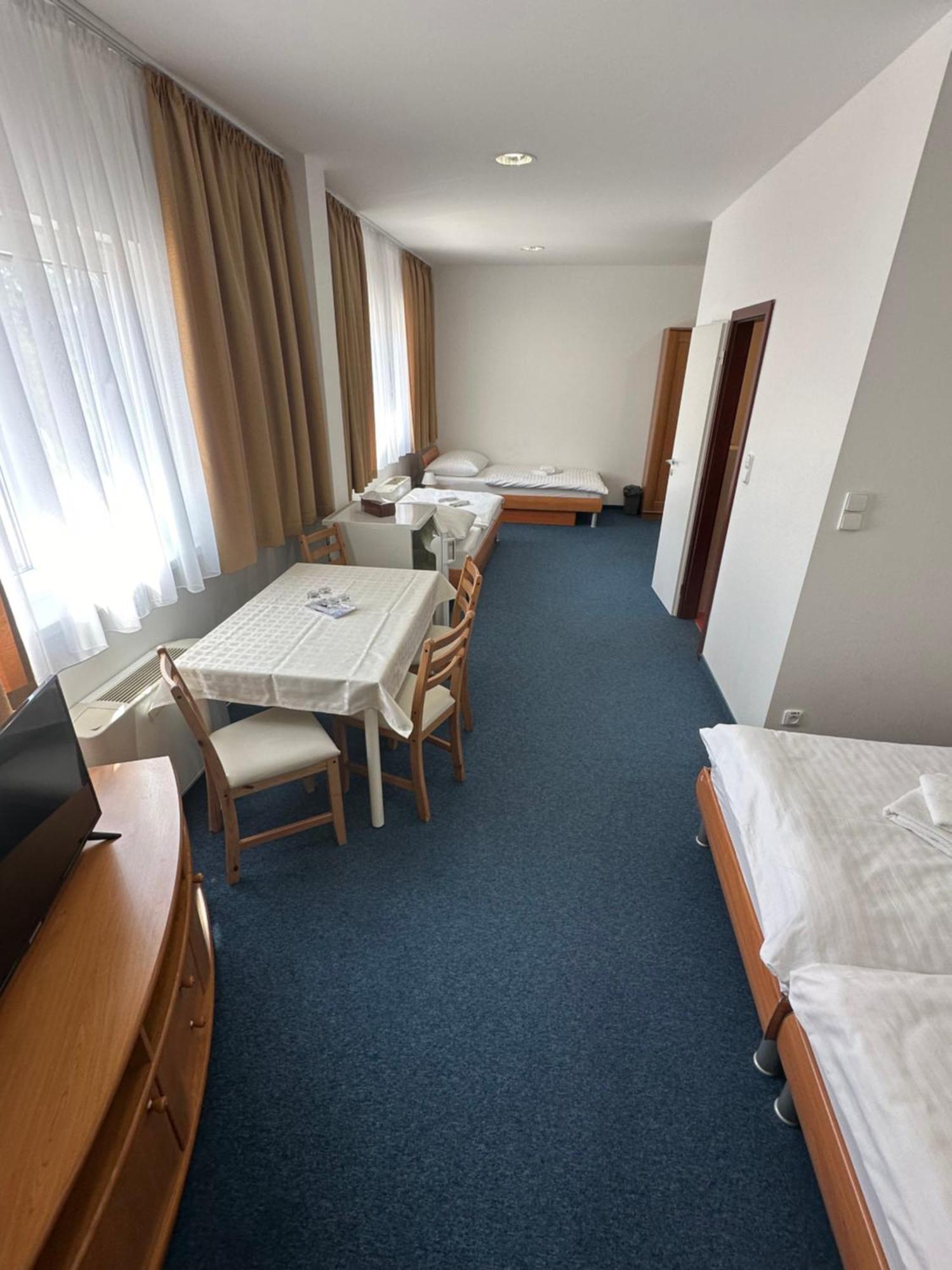 Hotel Remy Братислава Екстериор снимка