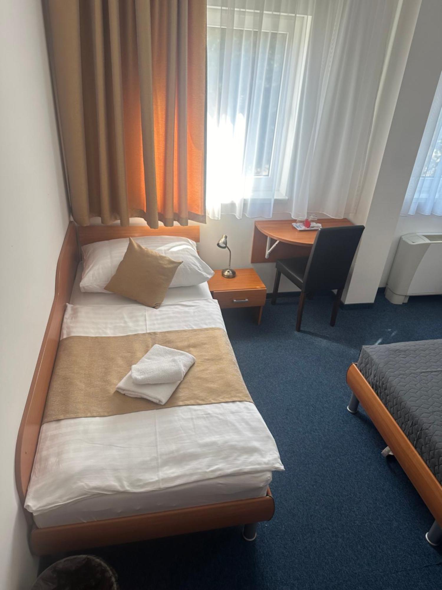 Hotel Remy Братислава Екстериор снимка