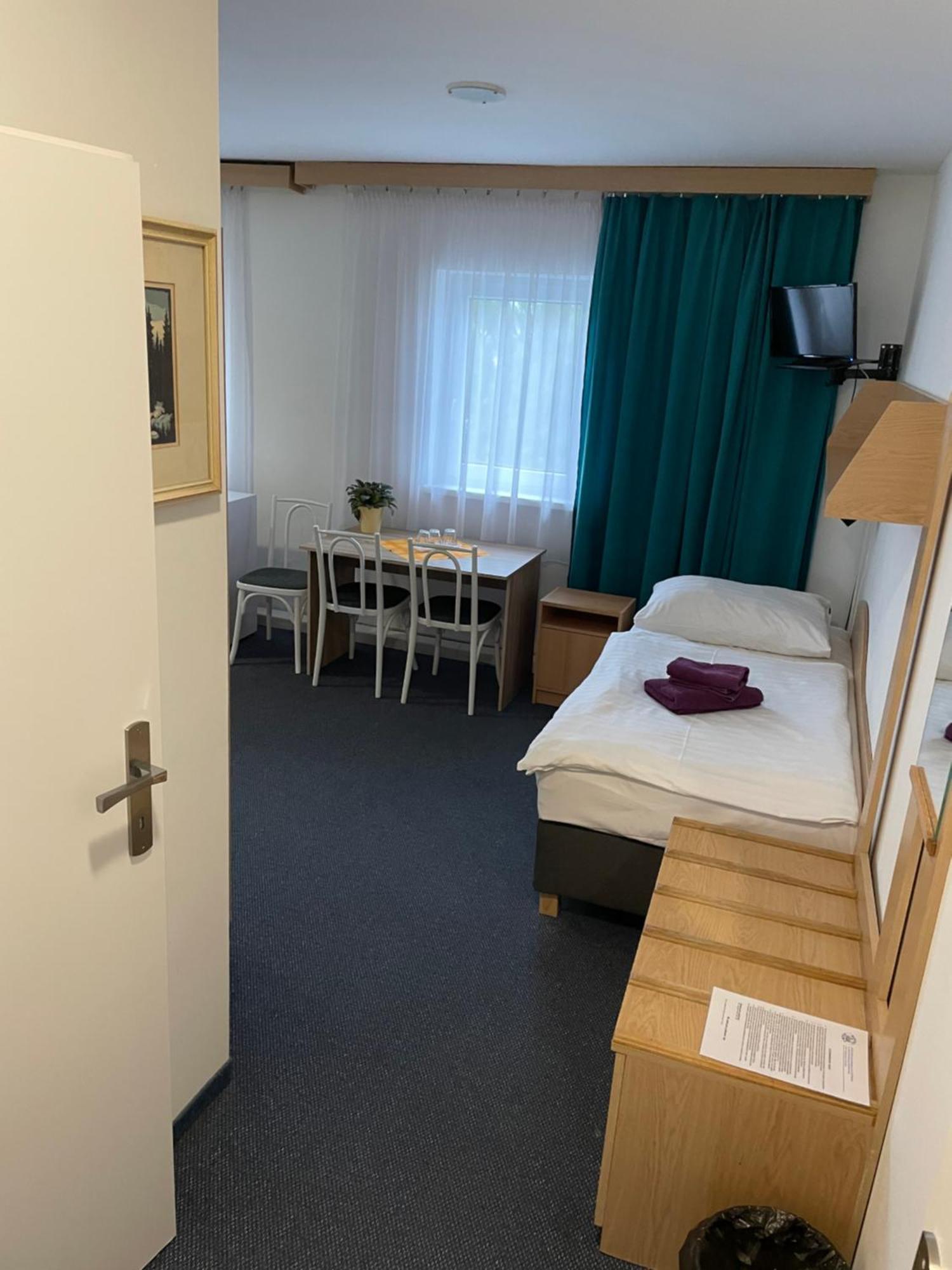 Hotel Remy Братислава Екстериор снимка