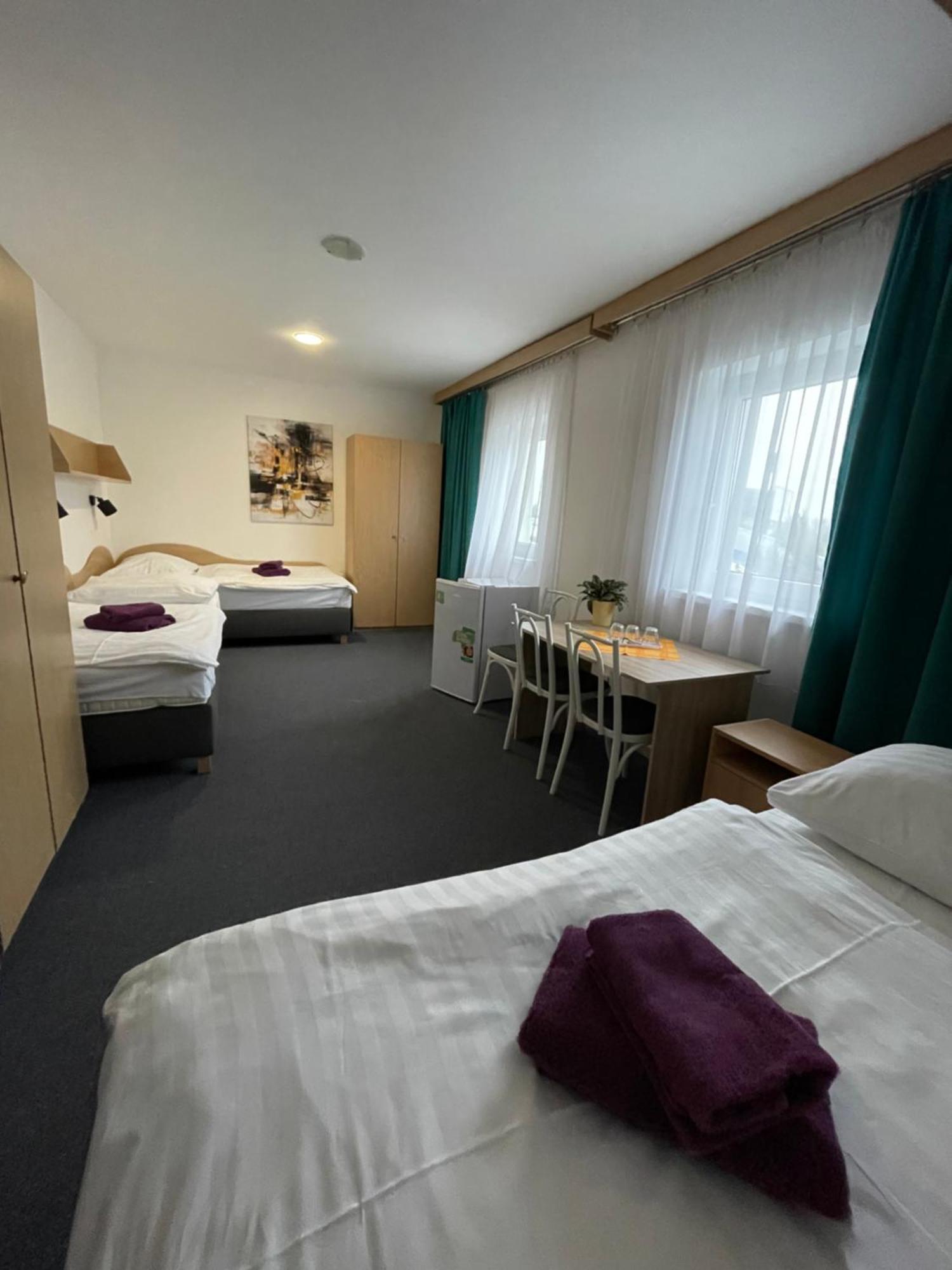 Hotel Remy Братислава Екстериор снимка